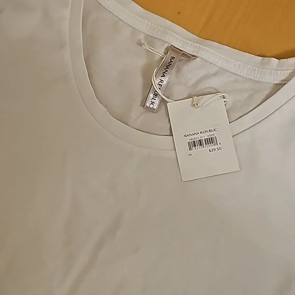 Banana Republic The signature Tee collection shirt Brand New with tag - Picture 6 of 7